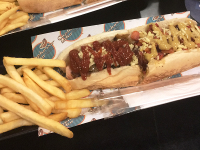 Cachorro Loko aposta em hot dogs artesanais com combinações diferentes e deliciosas