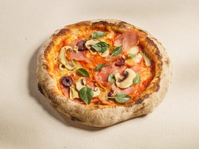 Qüi Si Mangia Bene aposta em piadinas e pizzas individuais para comer com as mãos