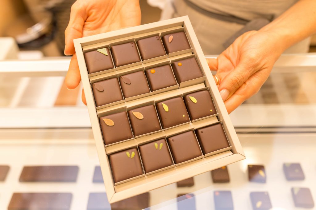 caixa-com-chocolates-artesanais-da-Flé-Cacau-Oliva