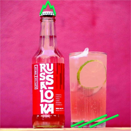 JanelaBar-drink-RussaLoka-versão-garrafa-comer-bem-em-curitiba-foto-divulgação 2