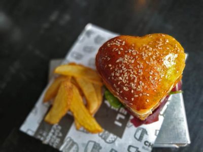 Valentine’s Day no Chelsea tem burger em formato de coração 