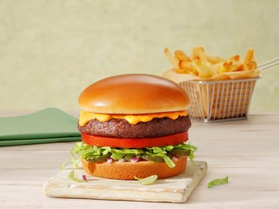 Outback lança novo hambúrguer 100% vegetal com receita e tempero exclusivos