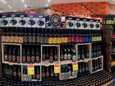 A hora das cervejas locais: cervejaria ØL Beer amplia espaço nos supermercados de Curitiba