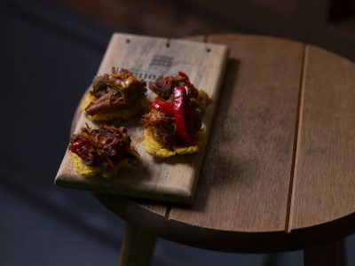 Carne ao estilo cubano vira petisco em bar de Curitiba