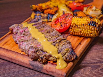 Almoço de domingo do Bar Nacional reúne carnes na parrilla e promoções